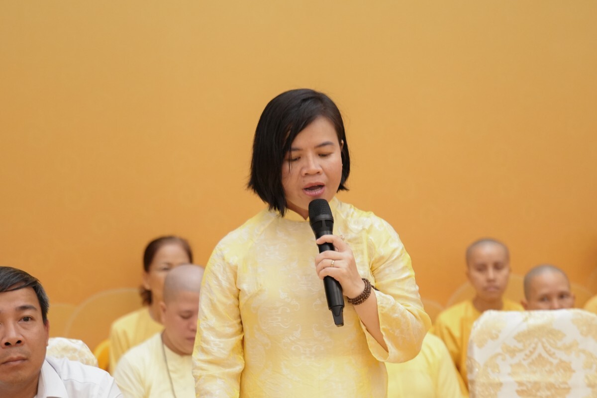 Ba Ho Thi Kim Ngan Phat Bieu 1
