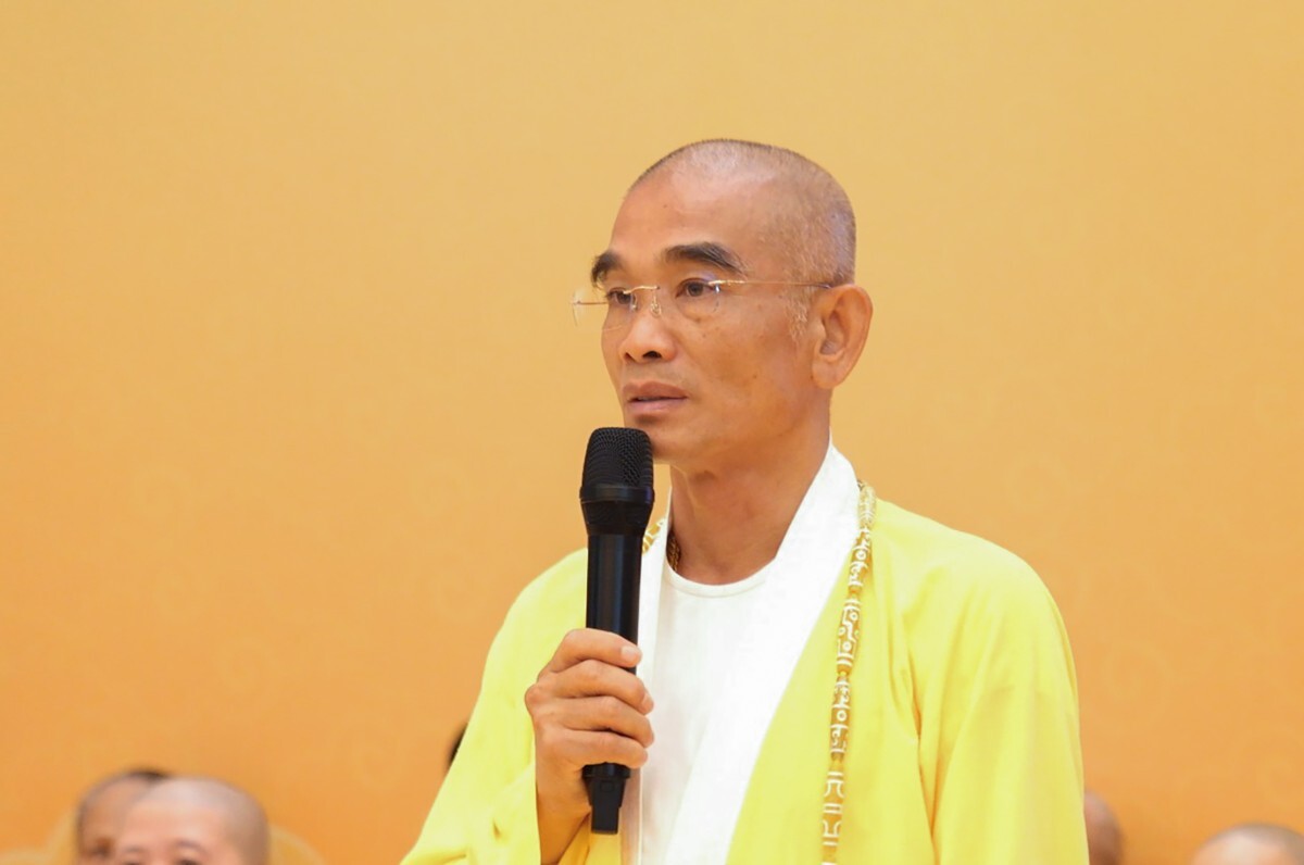 Thuong Toa Thich Tue Hai Trao Qua Ho Tro Nguoi Kho Khan 2