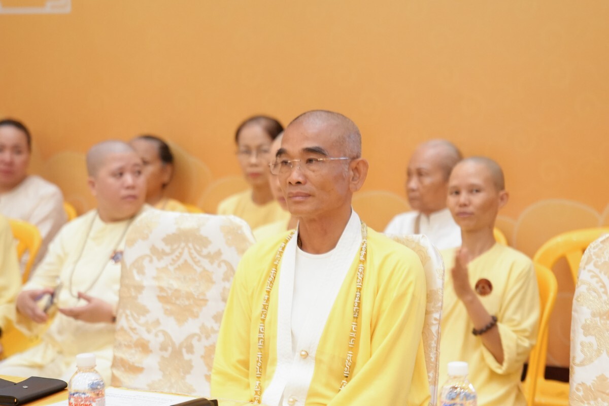 Thuong Toa Thich Tue Hai Trao Qua Ho Tro Nguoi Kho Khan 3